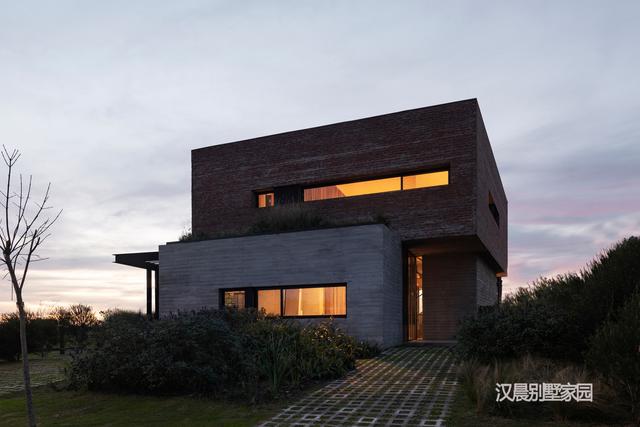 國外二層個(gè)性別墅效果圖，符合中國人的喜歡嗎