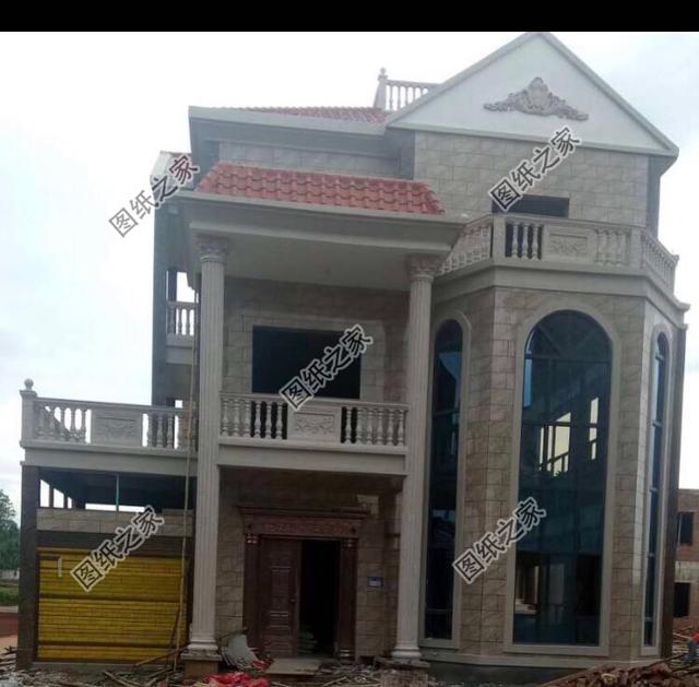 圖紙之家建房案例：歐式三層旋轉(zhuǎn)樓梯別墅，這套圖紙經(jīng)典到哪里都能看到