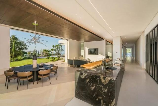 全球頂級別墅，售價2.5億，從沒見過這么驚艷的泳池