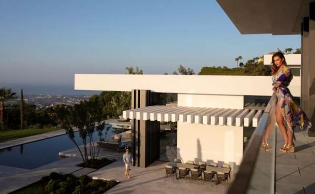 全球頂級別墅，售價2.5億，從沒見過這么驚艷的泳池