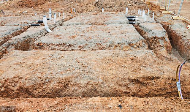 農村自建房地基怎么做才能更穩？老師傅告訴你