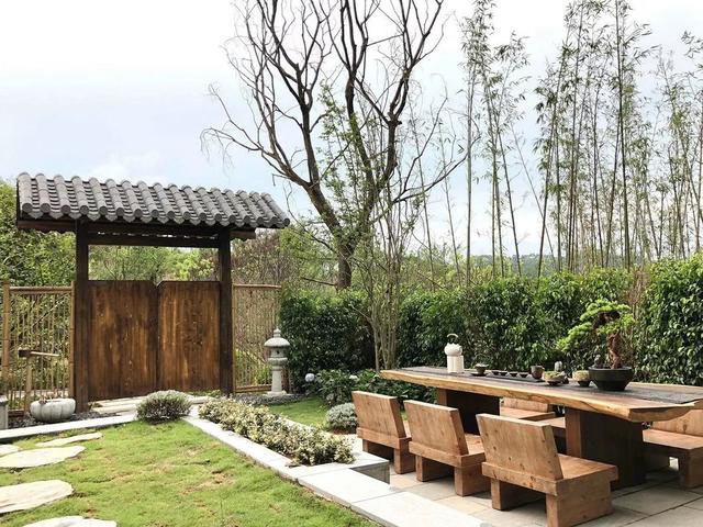 最美庭院別墅實拍，一進庭院就被驚艷到了，這才叫別墅