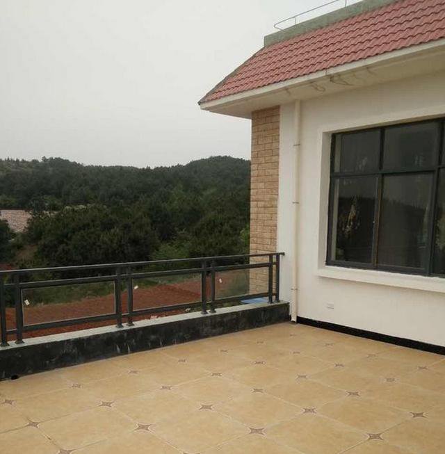 農村三層平屋頂樓房建造實拍，完工圖真漂亮，總共花了59萬