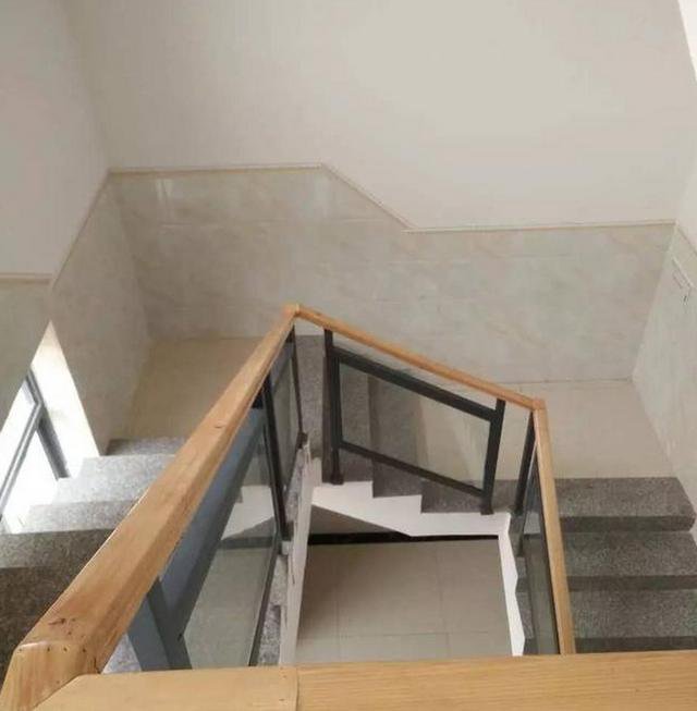 農村三層平屋頂樓房建造實拍，完工圖真漂亮，總共花了59萬