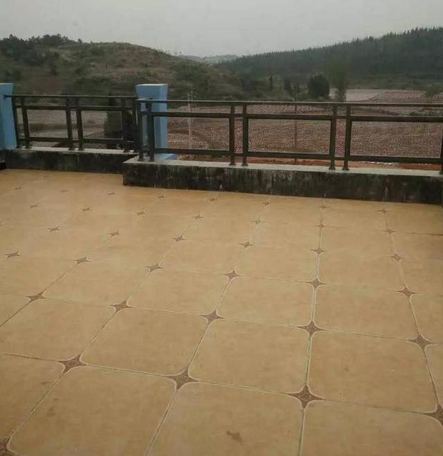 農村三層平屋頂樓房建造實拍，完工圖真漂亮，總共花了59萬