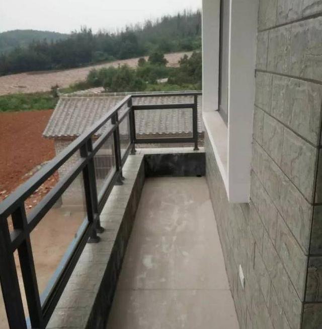 農村三層平屋頂樓房建造實拍，完工圖真漂亮，總共花了59萬