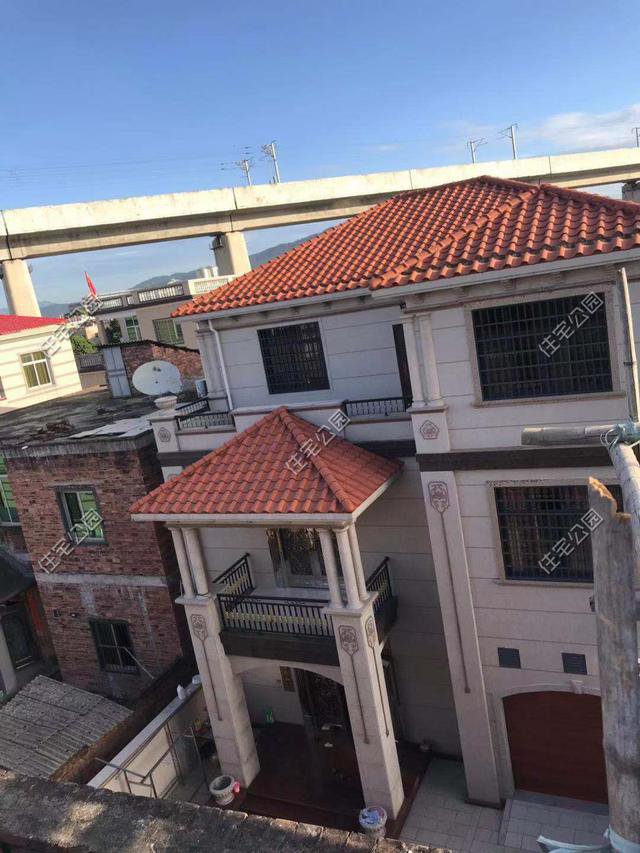 3層別墅還有小院，19萬就搞定，我是不信？你呢