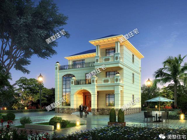 13.2×12.1米三層簡歐別墅方案平面圖，戶型端正