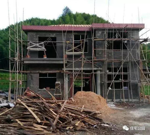 農村自建房屋頂這樣做，不做防水也不漏